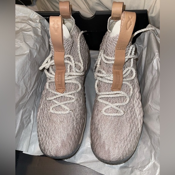 LeBron XV "Ghost" - Picture 4 of 5